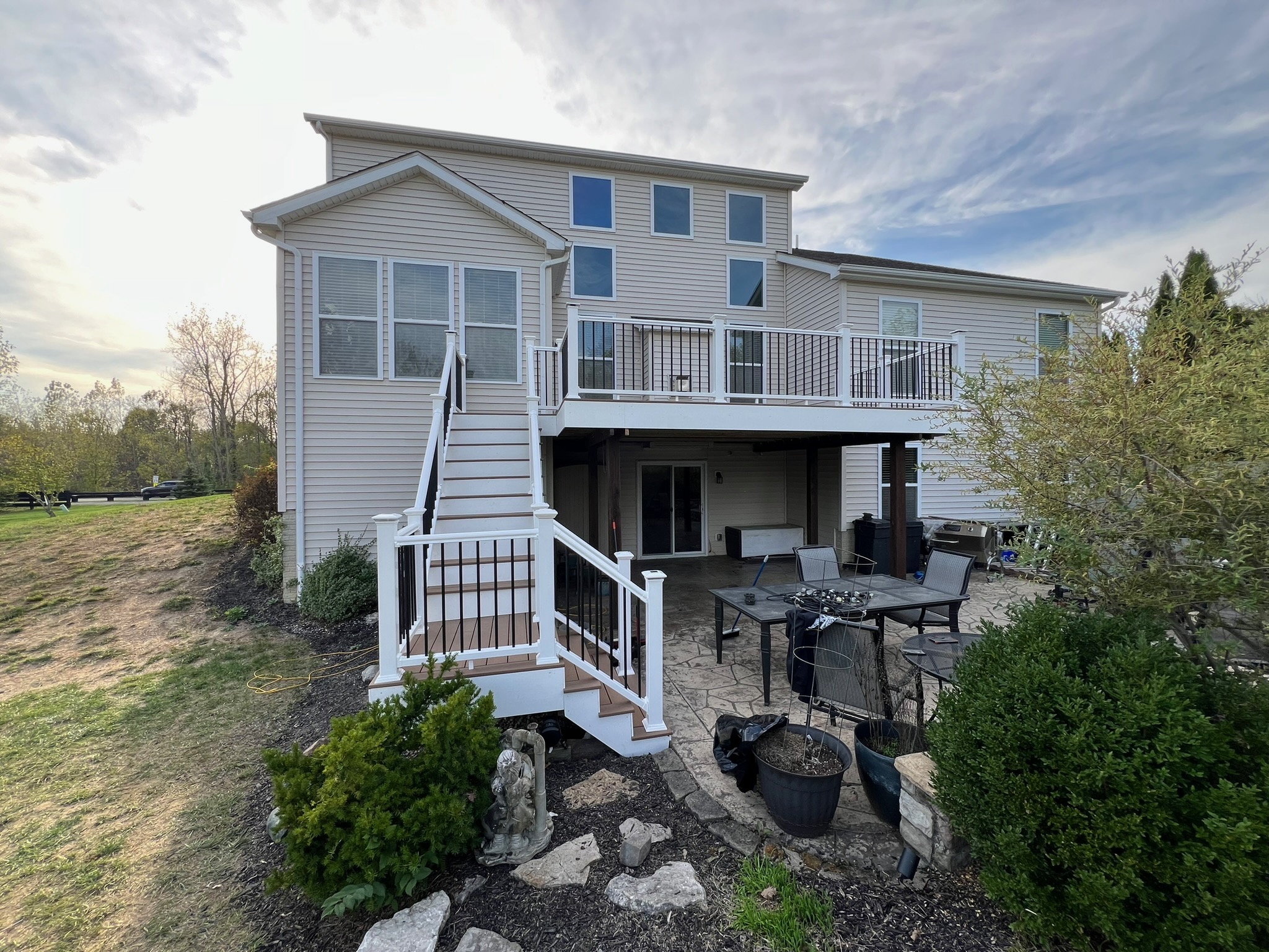 Second level deck